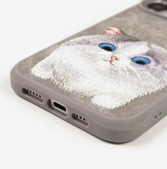 Чехол-накладка для iPhone 15 Pro Max  Nimmy кошечка белая