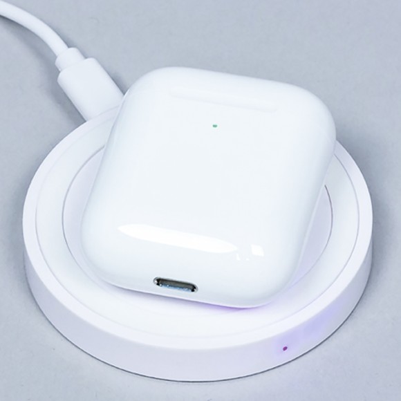 Наушники OLMIO TWE-09 с беспроводной зарядкой чехла, белые Наушники OLMIO TWE-09 с беспроводной зарядкой чехла, белые