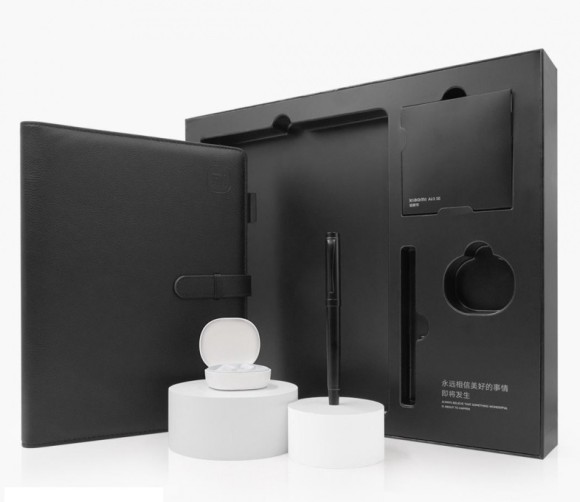 Подарочный набор Xiaomi Exclusive Gift Box (наушники,тетрадь,ручка,кабель) RHR7398 Подарочный набор Xiaomi Exclusive Gift Box (наушники,тетрадь,ручка,кабель) RHR7398