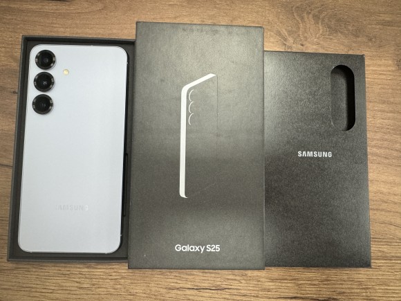 Смартфон Samsung SM-S931W Galaxy S25 12/128Gb (351558503456453) У\Ц (Icy blue)