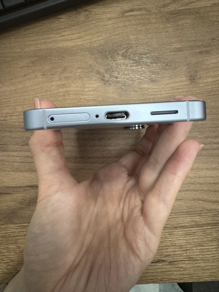 Смартфон Samsung SM-S931W Galaxy S25 12/128Gb (351558503456453) У\Ц (Icy blue)